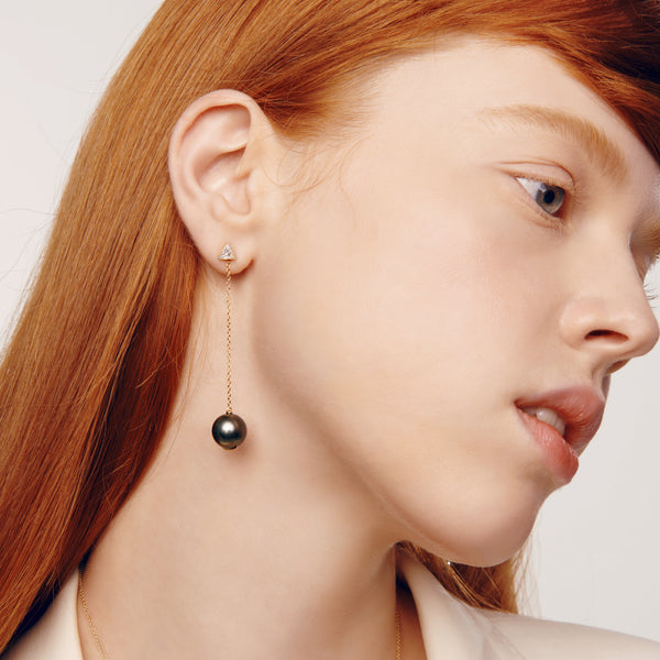 Mono Paperclip earring in white gold