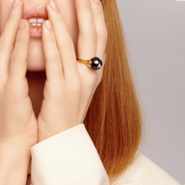 Mono Paperclip earring in white gold