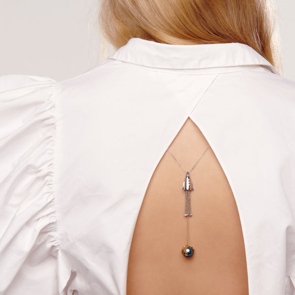 Mono Paperclip earring in white gold