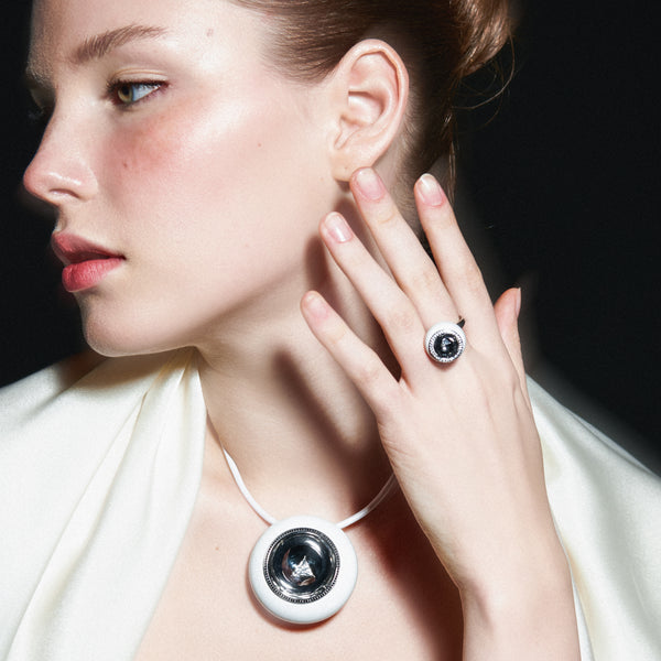 Mono Paperclip earring in white gold