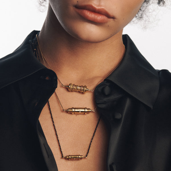Mono Paperclip earring in white gold