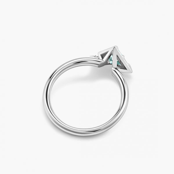 Mono Paperclip earring in white gold