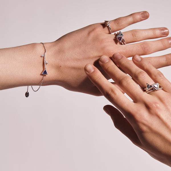 Mono Paperclip earring in white gold