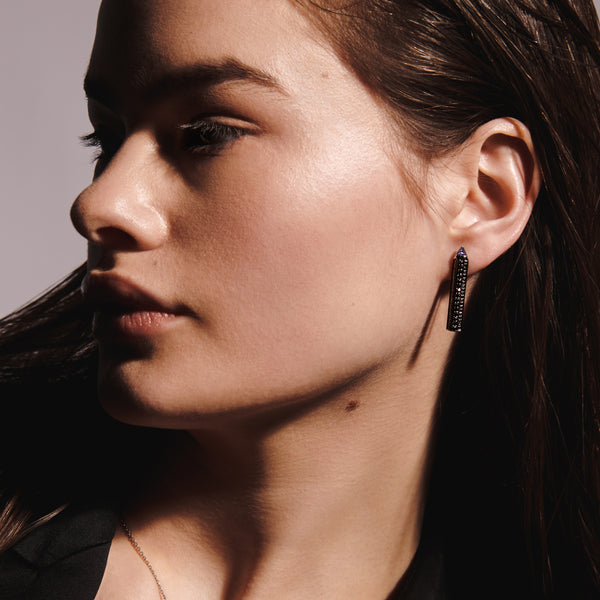 Mono Paperclip earring in white gold