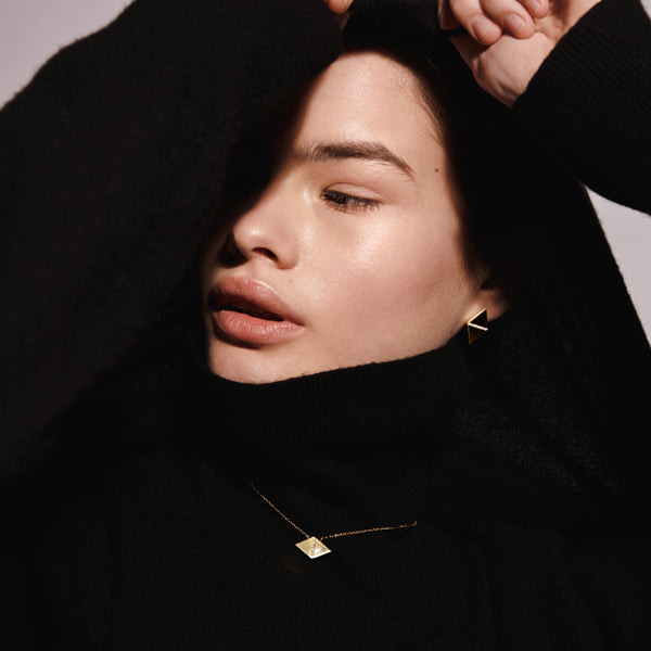 Mono Paperclip earring in white gold